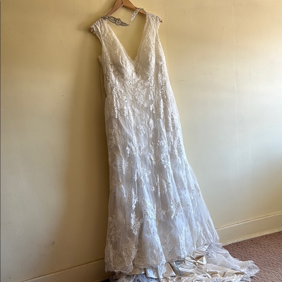 Maggie Sottero Lace Wedding Dress in Ivory Dresses Maggie Sottero Lace Wedding Dress in Ivory Dresses